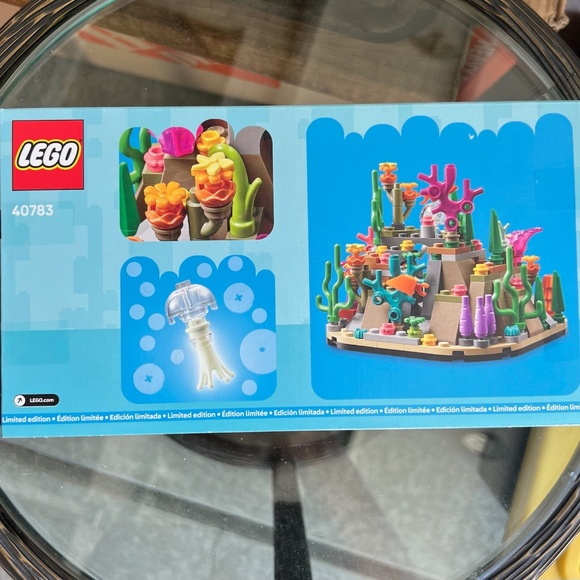 Lego Limited Edition Coral Reef Diorama (Set # 40783) - Picture 2 of 3